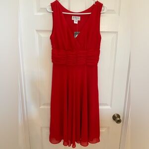 Red sleevless dress